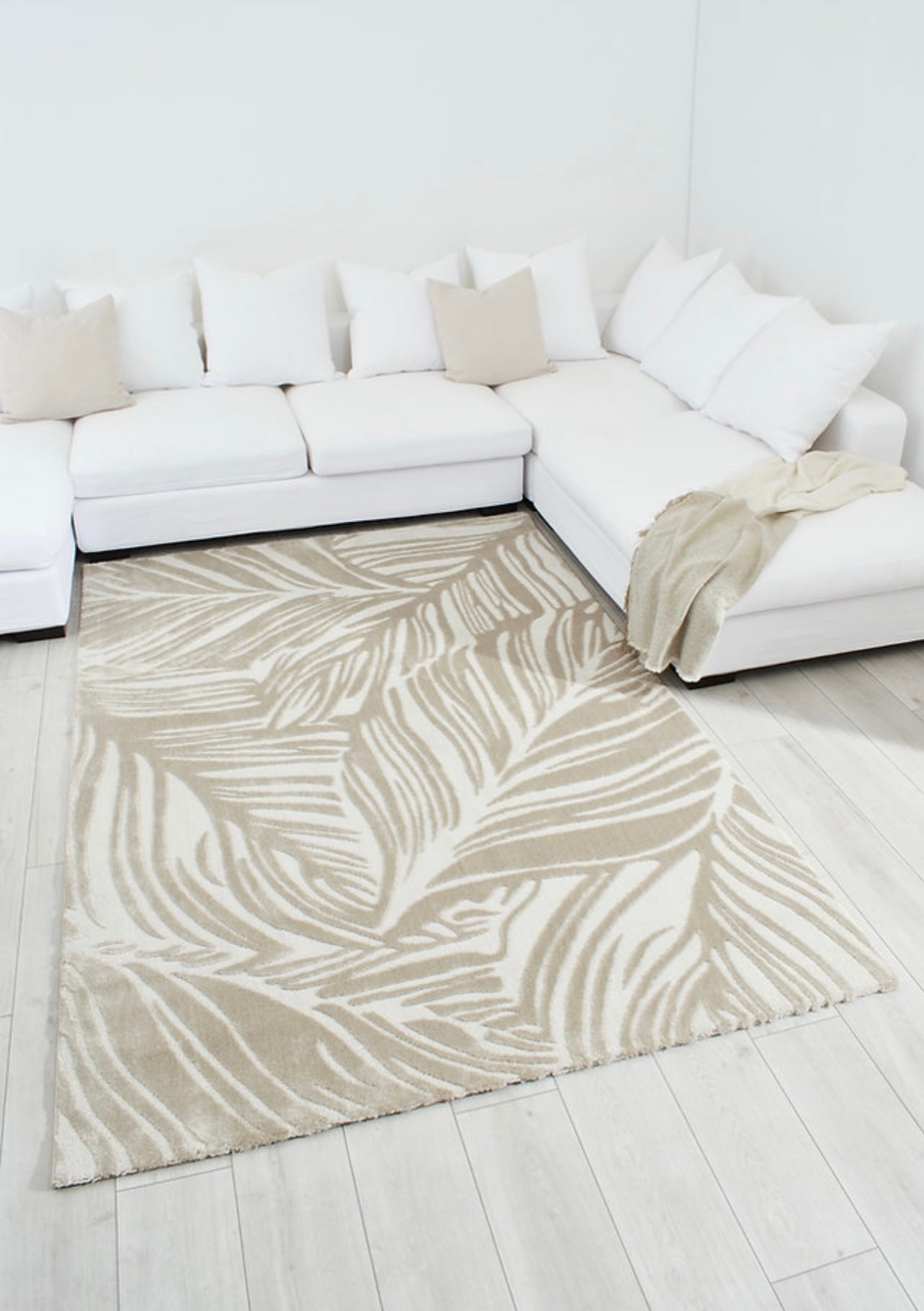 LIPARIS - Tapis beige à poils ras