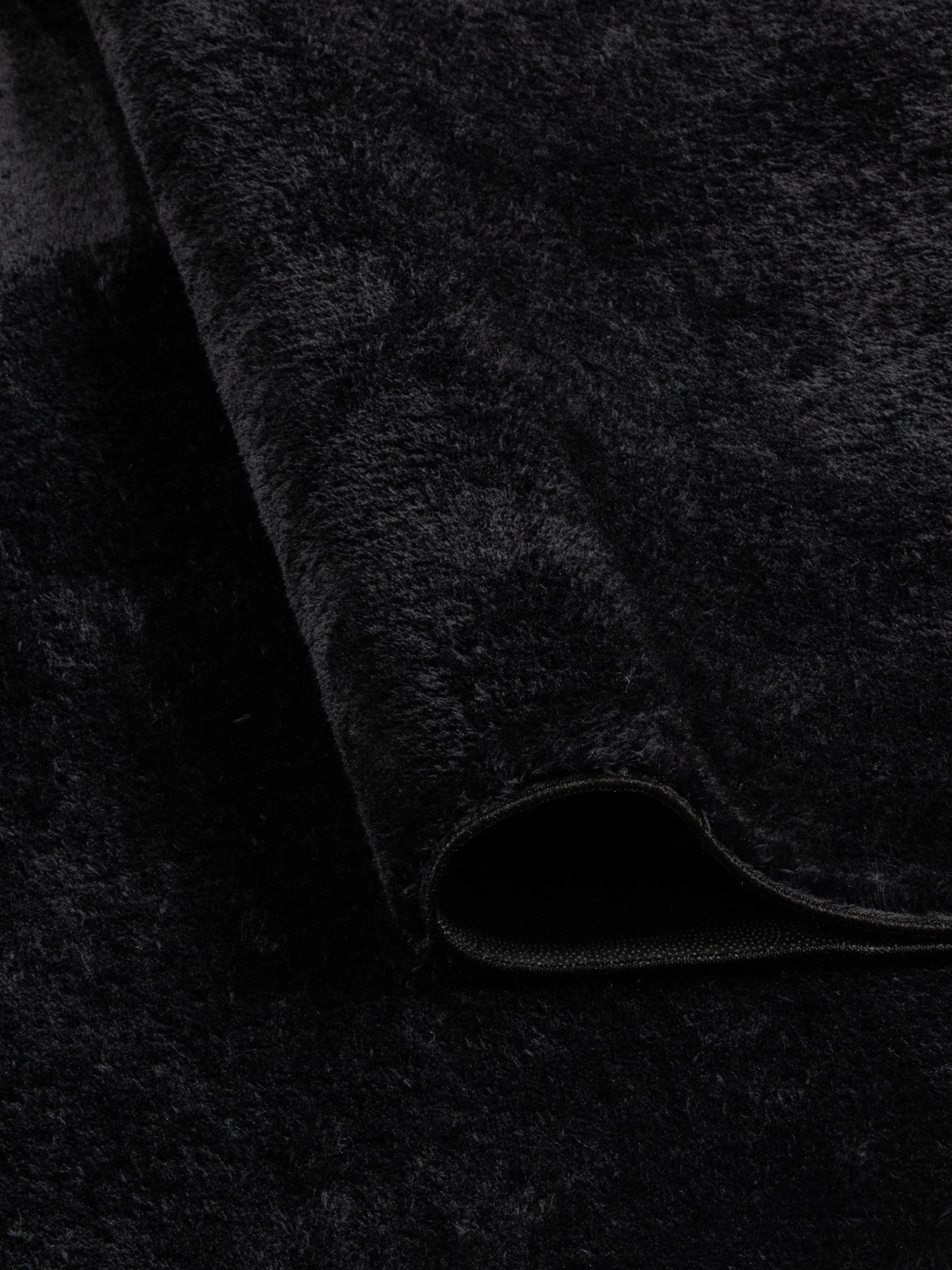 LOFT - Tapis à poils longs noir