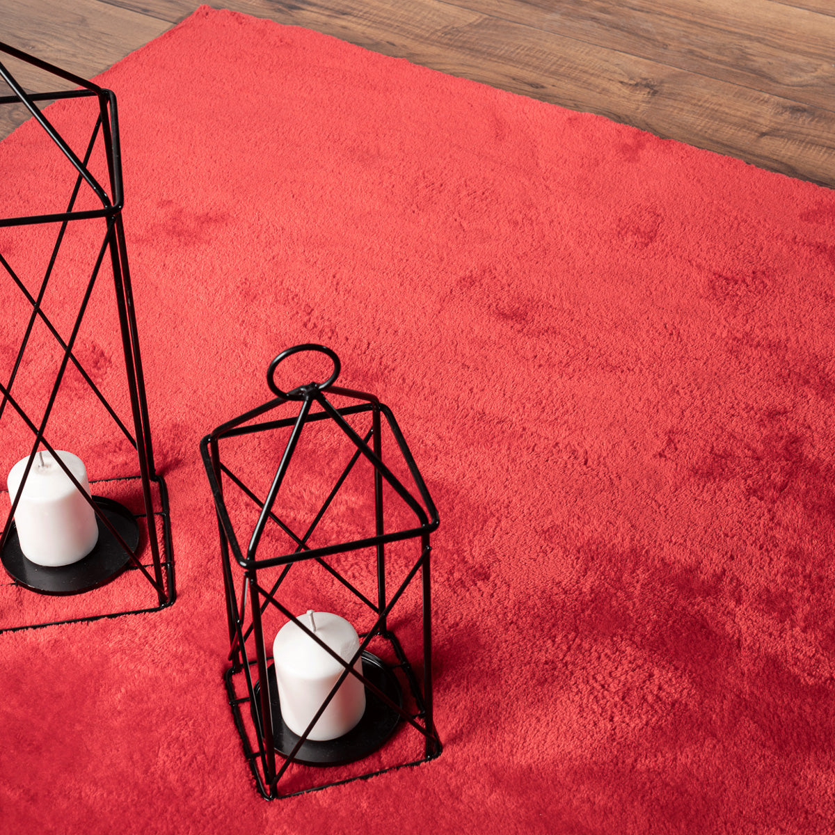 LOFT - Tapis à poils long rouge